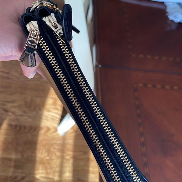 Coach wristlet - Picture 2 of 3